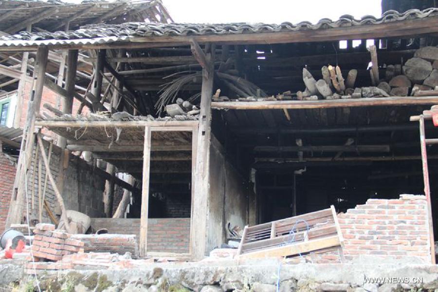 Photo taken on April 21, 2013 shows the damaged house in the quake-hit Dayugou Village of Baoxing County, southwest China's Sichuan Province. The village suffered severe damage in the earthquake as most of the houses were built by villagers and couldn't endure quake. (Xinhua/Xu Qiang)