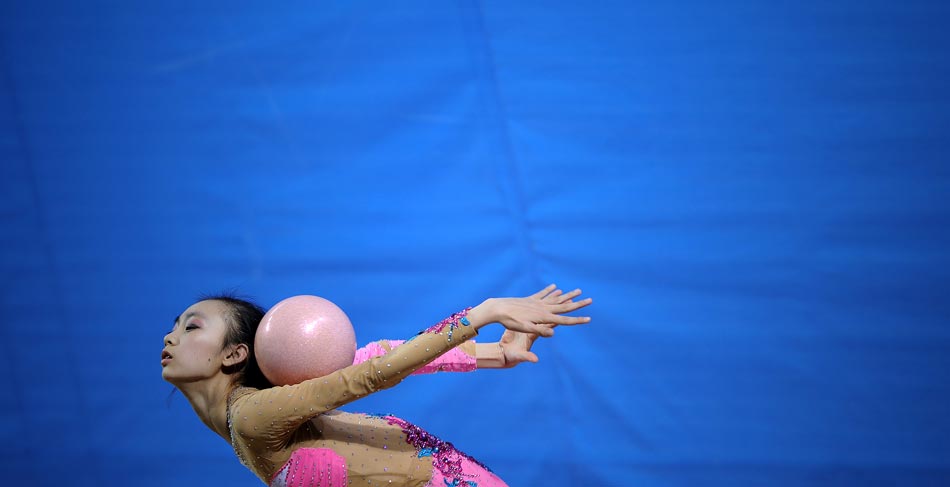 A player makes final practices before competition. The 2013 National Rhythmic Gymnastics Championship was held in Dongbei University in Shenyang of Liaoning Province on April 15, 2013. (Xinhua/Yao Jianfeng)