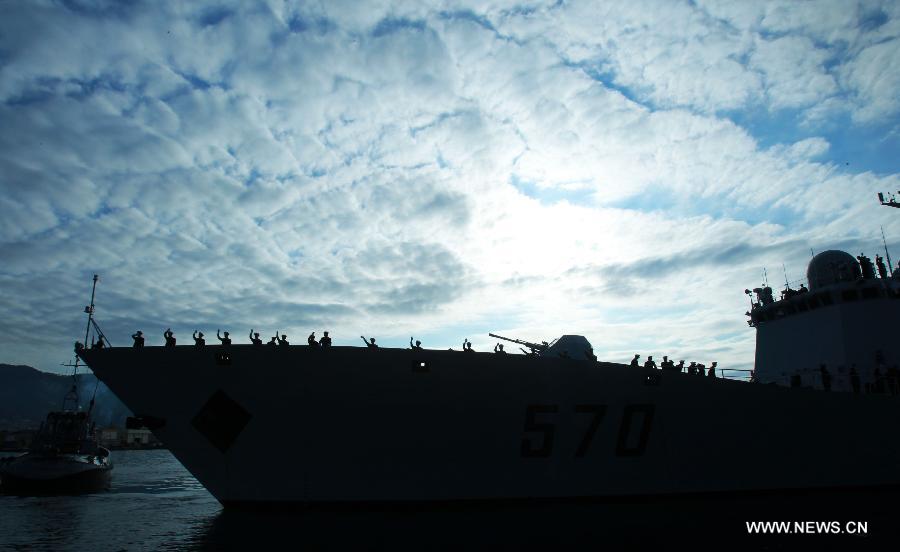 The frigate Huangshan of the 13th naval escort squad sent by the Chinese People's Liberation Army (PLA) Navy arrives at the Toulon harbour in France, April 23, 2013. The 13th convoy fleet including the frigates Huangshan and Hengyang and the supply ship Qinghaihu arrive in Toulon, France on Tuesday, beginning a five-day visit to the country. (Xinhua/Gao Jing)  