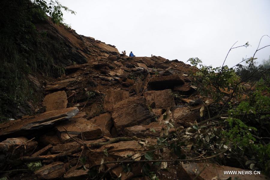 Photo taken on April 23, 2013 shows the accident site of a landslide in Qinggangpo Township of Sinan County, southwest China's Guizhou Province. Nine people died, two were injured and another two were missing following a landslide that occurred at 10:42 p.m on Monday when construction workers were repairing a road damaged by a previous landslide in Sinan County. The rescue operation is underway. (Xinhua/Tao Liang) 