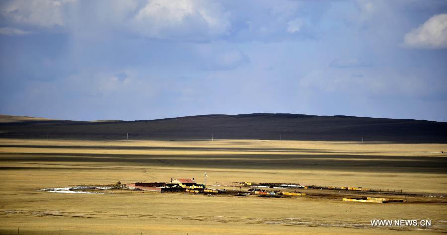 Photo taken on April 23, 2013 shows the scenery of prairie in Ulgai, north China's Inner Mongolia Autonomous Region. (Xinhua/Ren Junchuan)