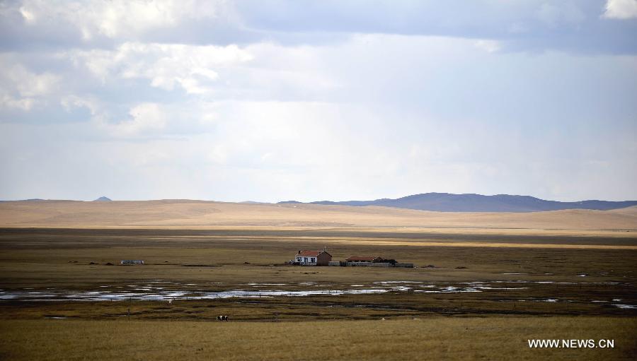 Photo taken on April 23, 2013 shows the scenery of prairie in Ulgai, north China's Inner Mongolia Autonomous Region. (Xinhua/Ren Junchuan) 
