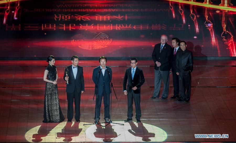 Cast members of the film "Back to 1942" receive the trophy for the Tiantan Award of Best Movie during the closing ceremony of the 2013 Beijing International Film Festival in Beijing, capital of China, April 23, 2013. The festival closed on Tuesday. (Xinhua/Zhang Yu) 