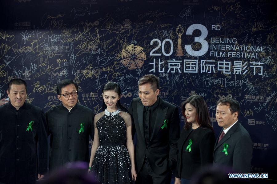 Jackie Chan (2nd L) and the other casts of the film "Police Story 2013" attend the closing ceremony of the 2013 Beijing International Film Festival in Beijing, capital of China, April 23, 2013. The festival closed on Tuesday. (Xinhua/Zhang Yu)