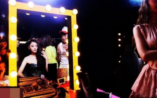 Snapshots of Chinese young models' nightlife  (2)