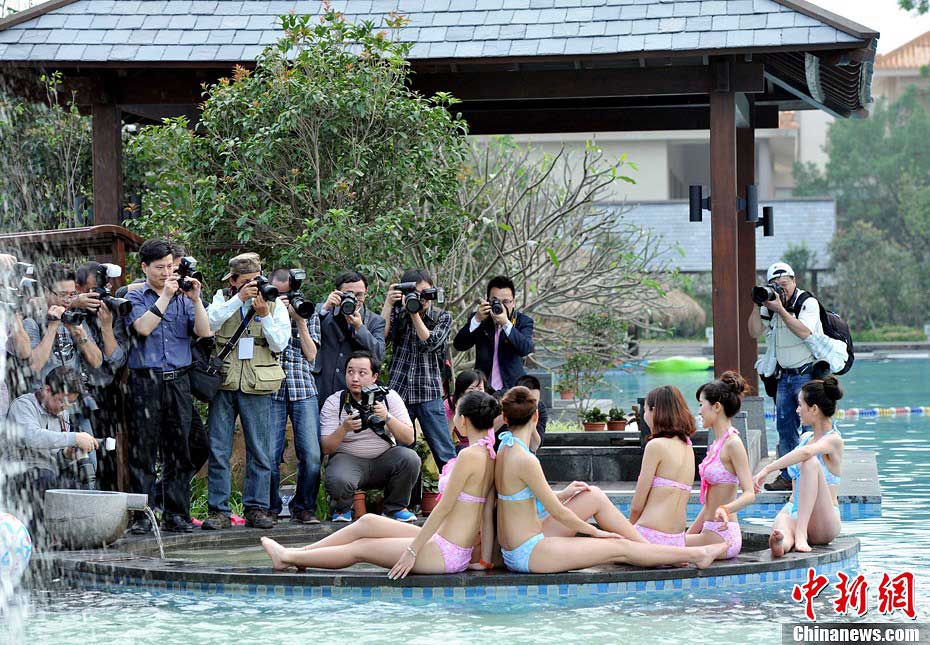 Photographers take photos of the beauties participating in Miss Bikini Global Pageant 2013 during location shooting in Zhongshan, south China's Guangdong province on April 23, 2013. (CNSPHOTO/ Liu Weiyong)