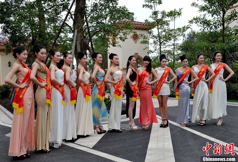Beauties participating in Miss Bikini Global Pageant 2013 display themselves during location shooting in Zhongshan, south China's Guangdong province on April 23, 2013. A total of 30 contestants participated in Miss Bikini Global(China) Pageant 2013. (CNSPHOTO/ Liu Weiyong)