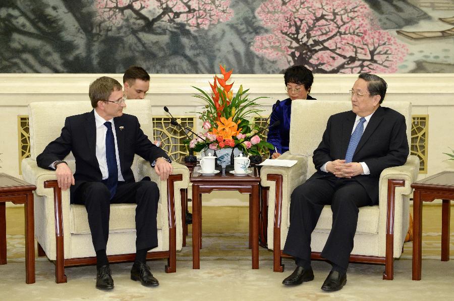 Yu Zhengsheng (R), chairman of the National Committee of the Chinese People's Political Consultative Conference, meets with Nikolai Levichev, leader of the Russia of Justice party and deputy chairman of the State Duma, in Beijing, capital of China, April 25, 2013. (Xinhua/Ma Zhancheng)