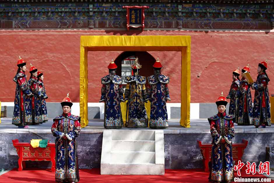 The sacrificial rite dedicated to the Goddess of Silkworm is held in Beihai Park in Beijing. It's the highest state sacrificial rite held by queens in Qing dynasty. The persons who offer and receive sacrifices were all female, which was rare in the feudal society. (ecns.cn)