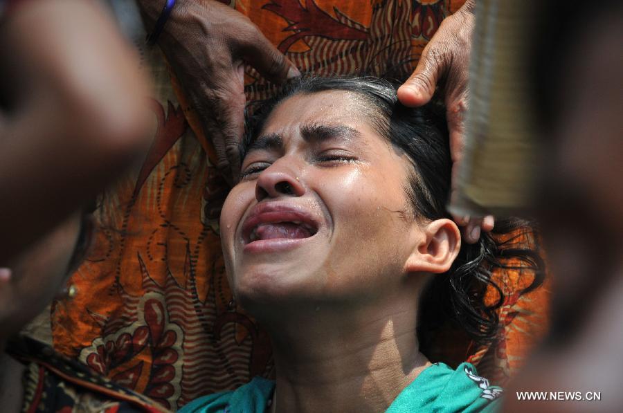 A woman cries to mourn her relative died in the collapse of Rana Plaza building in Dhaka, Bangladesh, April 25, 2013. Rescue workers continued their struggle Thursday to reach many more who are feared trapped in the rubble one day after a building collapse in Savar on the outskirts of Bangladesh's capital Dhaka, with the death toll rising to 195. (Xinhua/Shariful Islam) 