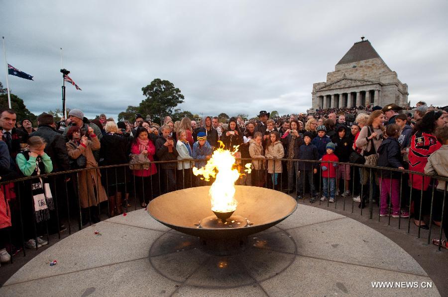 People attend the service marking the Anzac Day at the Shrine of Remembrance in Melbourne, Australia, April 25, 2013. Anzac Day is a national day of remembrance in Australia and New Zealand, originally to honor the members of the Australian and New Zealand Army Corps (ANZAC) who fought at Gallipoli during World War I and now more to commemorate all those who served and died in military operations for their countries. (Xinhua/Bai Xue)