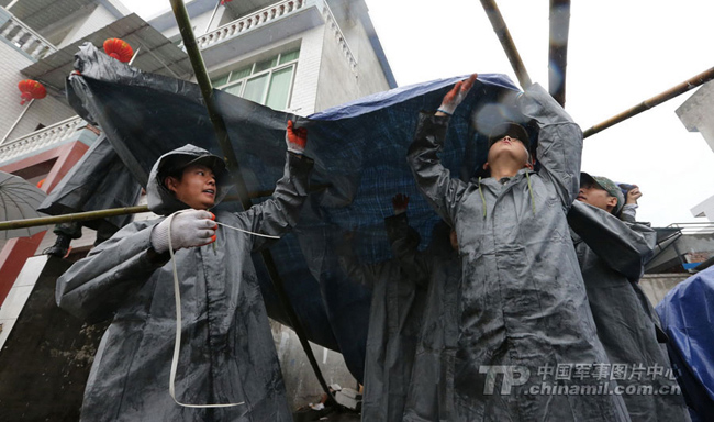 Soldiers of a reserve unit under the Sichuan Provincial Military Command erect rain shelters for local people in a village in the Baosheng Township of the Lushan County on April. 23. The Lushan County in southwest China's Sichuan Province was severely jolted by a 7.0-magnitude earthquake on April. 20, 2013. (PLA Daily/Qiao Tianfu)