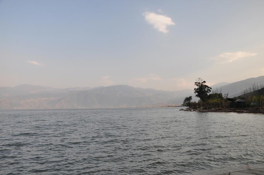 Photo shows the scenery of the wetland park at the Qionghai Lake in Xichang City, southwest China's Sichuan Province. (China.org.cn)