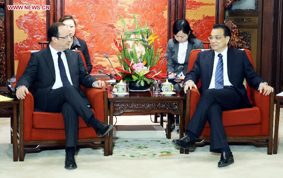 Chinese Premier Li Keqiang (R, front) meets with French President Francois Hollande (L, front) in Beijing, capital of China, April 26, 2013. (Xinhua/Yao Dawei)