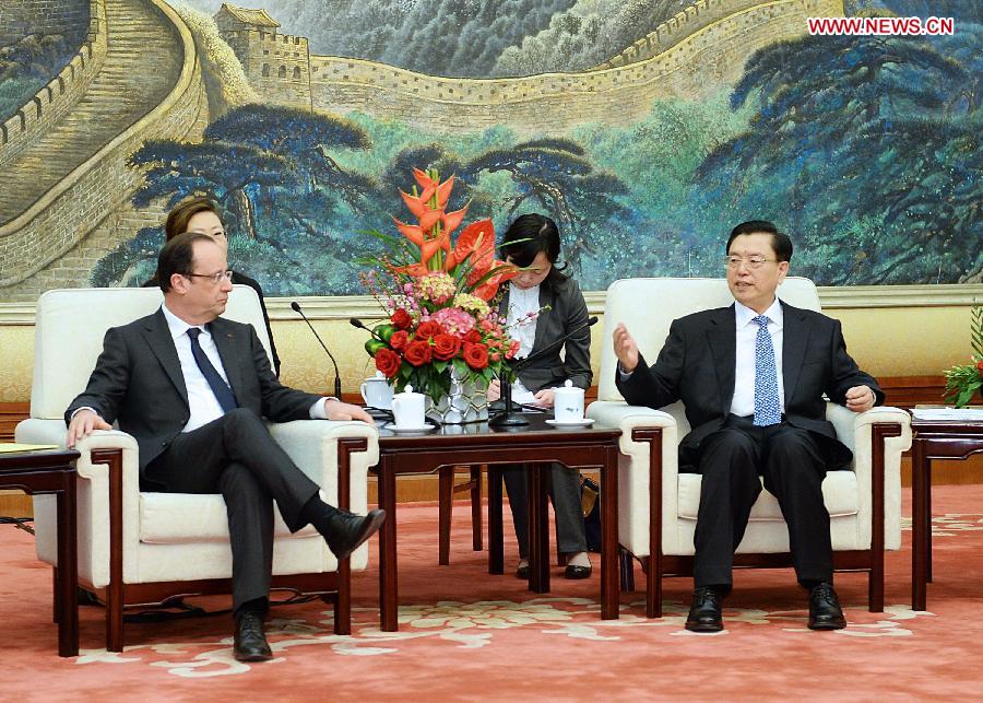 Zhang Dejiang (R, front), chairman of the National People's Congress (NPC) Standing Committee, meets with visiting French President Francois Hollande in the Great Hall of the People in Beijing, capital of China, April 26, 2013. (Xinhua/Li Tao)