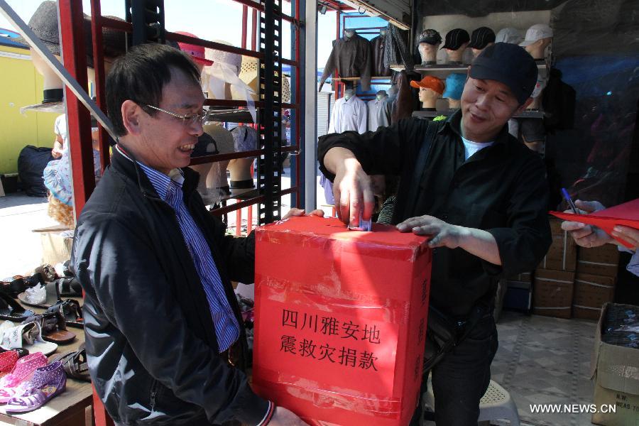 An overseas Chinese donates for the Chinese quake victims in Sofia, Bulgaria, April 25, 2013. Overseas Chinese in Bulgarian offered 41,030 Lev (about 2,7400 U.S. dollars) in donation to help the earthquake relief in southwest China's Sichuan Province. (Xinhua/Liu Zai) 