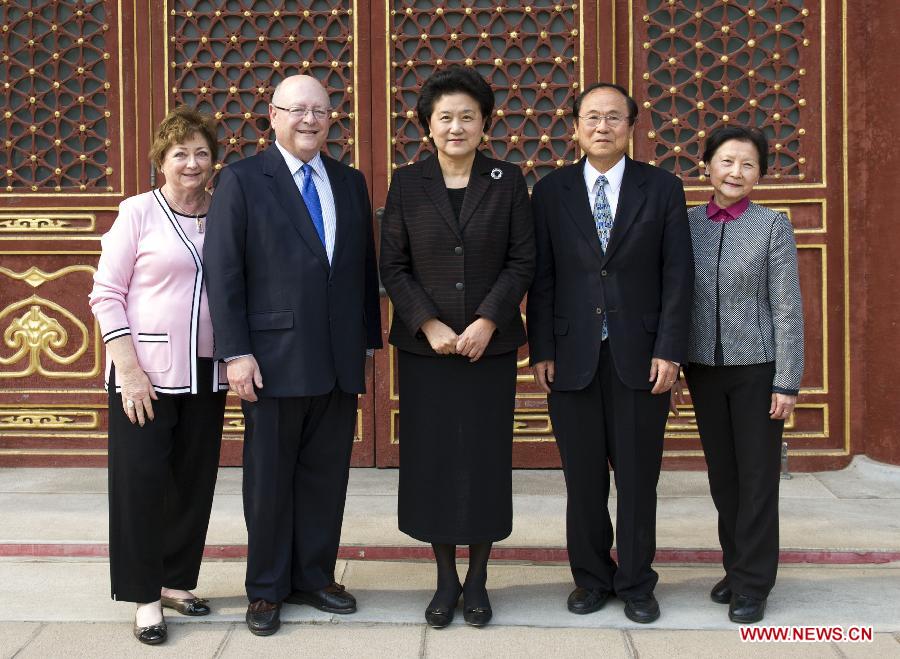 Chinese Vice Premier Liu Yandong (C) meets with Mark Yudof (2nd L), the President of the University of California (UC) and Henry Yang (2nd R), the Chancellor of UC Santa Barbara, in Beijing, capital of China, April 26, 2013. (Xinhua/Xie Huanchi)