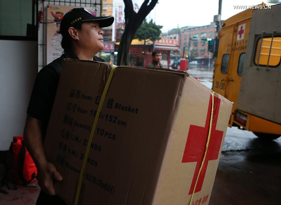 A volunteer of Taiwan's red cross society loads disaster relief supplies into a truck in Taipei, southeast China's Taiwan, April 27, 2013. The supplies will be transported to the quake-hit areas in the mainland, after a 7.0-magnitude earthquake jolted Lushan County of Ya'an City in southwest China's Sichuan Province on April 20. (Xinhua/Xie Xiudong)