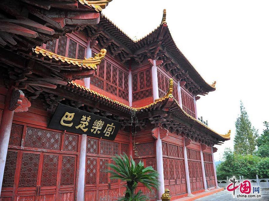 Located on Snake Hill of Wuchang, Yellow Crane Tower is known as one of the Three Famous Towers South of Yangtze River, together with Yueyang Tower in Hunan and Tengwang Tower in Jiangxi. First built in 223 A.D during the Three Kingdoms period (220-280), it has been destroyed multiple times and the current structure was rebuilt in 1981. Covering a constructing area of 3,219 square meters, it has five-stories, totaling 51.4 meters high. It covered with more than 100,000 yellow glazed tiles, which looks very glorious and magnificent in good weather. It is now regarded as the symbol of Wuhan city. (China.org.cn)