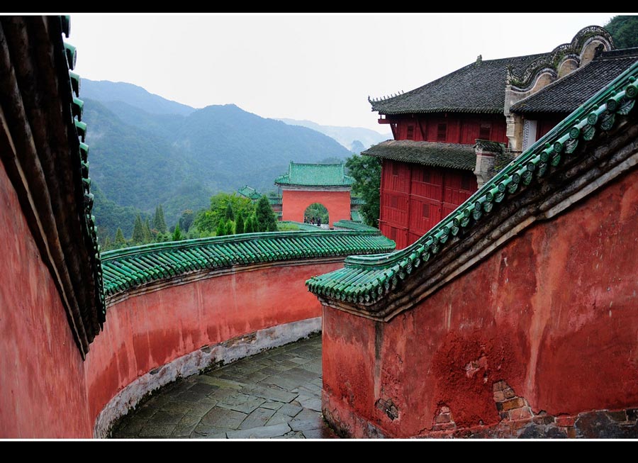 Located in southwest of Danjiangkou City, Wudang Mountain, also known as Taihe Mountain, is both a famous scenic spot and a holy site of Taoism, China's indigenous religion. It has served as the birthplace of Taoism since Tang Dynasty, so it has a large amount of well-preserved Taoist buildings. The temples of the complex feature the architecture characteristics of Yuan, Ming and Qing Dynasties. Besides, as it contains buildings from as early as the 7th century, it represents the highest standards of Chinese art and architecture over a period of nearly 1,000 years. It was listed as a UNESCO World Heritage Site in 1994. (China.org.cn)