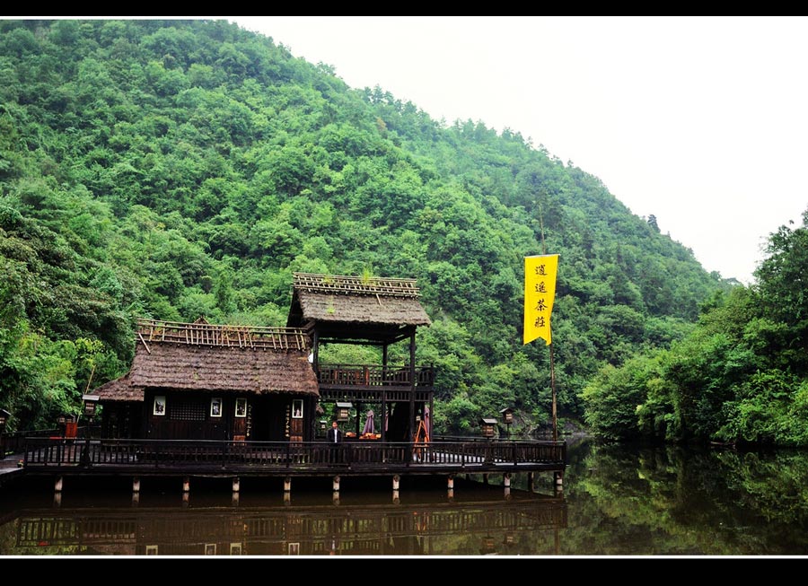 Located in southwest of Danjiangkou City, Wudang Mountain, also known as Taihe Mountain, is both a famous scenic spot and a holy site of Taoism, China's indigenous religion. It has served as the birthplace of Taoism since Tang Dynasty, so it has a large amount of well-preserved Taoist buildings. The temples of the complex feature the architecture characteristics of Yuan, Ming and Qing Dynasties. Besides, as it contains buildings from as early as the 7th century, it represents the highest standards of Chinese art and architecture over a period of nearly 1,000 years. It was listed as a UNESCO World Heritage Site in 1994. (China.org.cn)