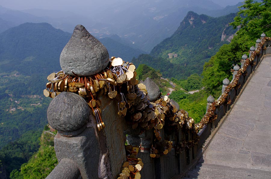 Located in southwest of Danjiangkou City, Wudang Mountain, also known as Taihe Mountain, is both a famous scenic spot and a holy site of Taoism, China's indigenous religion. It has served as the birthplace of Taoism since Tang Dynasty, so it has a large amount of well-preserved Taoist buildings. The temples of the complex feature the architecture characteristics of Yuan, Ming and Qing Dynasties. Besides, as it contains buildings from as early as the 7th century, it represents the highest standards of Chinese art and architecture over a period of nearly 1,000 years. It was listed as a UNESCO World Heritage Site in 1994. (China.org.cn)