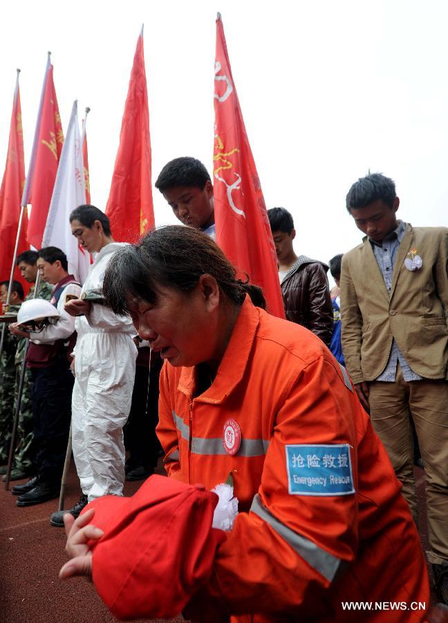 A woman cries as mourning for those who died in a 7.0-magnitude quake a week ago, at a temporary settlement in Baoxing County of Ya'an City, southwest China's Sichuan Province, April 27, 2013. Public mourning was held on Saturday morning in Sichuan Province for those who died in the earthquake on April 20. The quake has claimed nearly 200 lives. (Xinhua/Luo Xiaoguang)