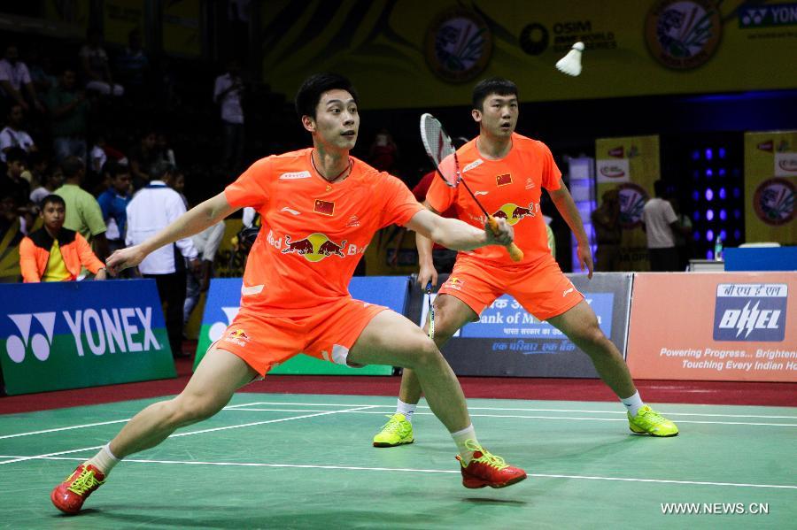 China's Liu Xiaolong(L)/Qiu Zihan return a shot during the semi final match against Indonesia's Angga Pratama/Ryan Agung Saputra during the Yonex Sunrise India Open 2013 Badminton Championship in New Delhi, India, April 27, 2013. LiuXiaolong/Qiu Zihan won 2:0 and reached the final.(Xinhua/Partha Sarkar) 