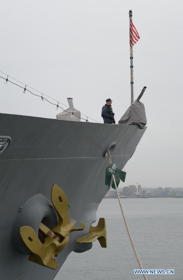 U.S. Navy guided-missile cruiser USS Lake Champlain is seen at bay during a media presentation in North Vancouver, Canada, on April 27, 2013. Approximately 1,000 Canadian and American sailors are in Vancouver to meet the public and media to bring the Navy to the Canadians. (Xinhua/Sergei Bachlakov)