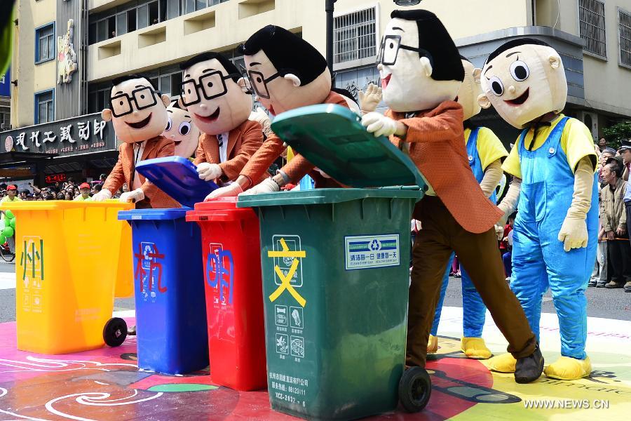 Performers dressed as cartoon figures participate in a cartoon and animation floats parade, part of the ninth China International Cartoon & Animation Festival, in Hangzhou, capital of east China's Zhejiang Province, April 28, 2013. (Xinhua/Li Zhong)