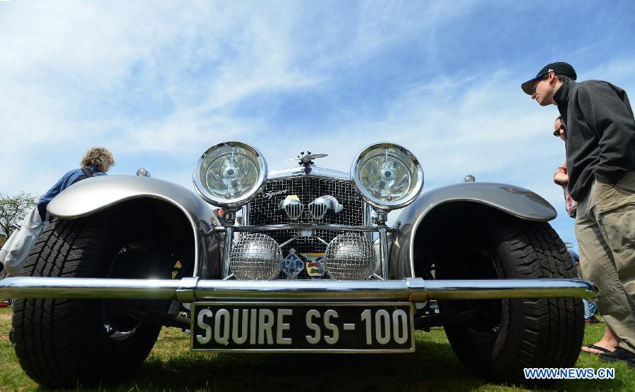 A man looks at a vintage Squire car during an antique auto show in New York, the United States, on April 28, 2013. (Xinhua/Wang Lei)