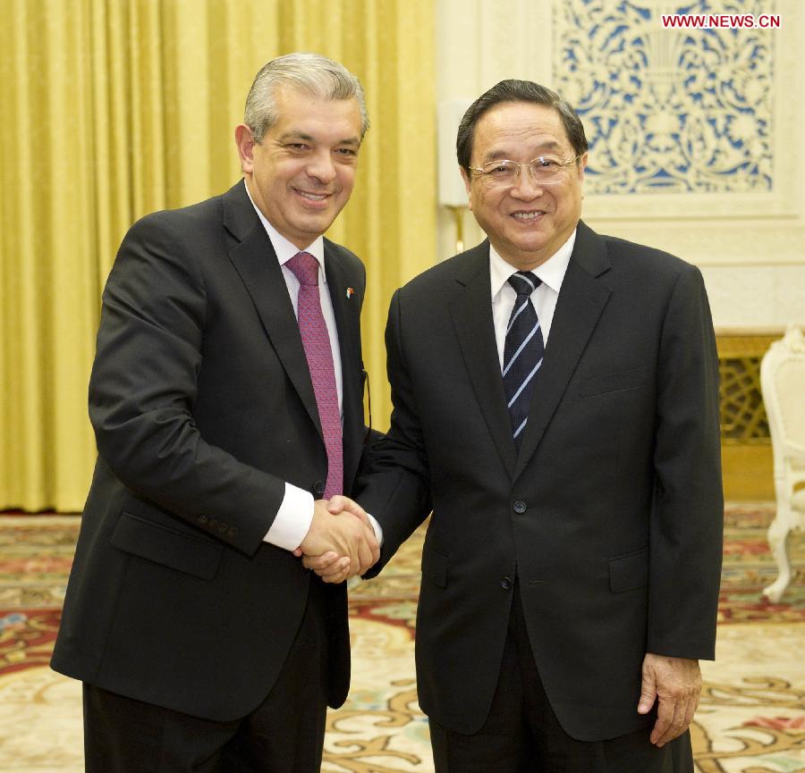 Yu Zhengsheng (R), chairman of the National Committee of the Chinese People's Political Consultative Conference (CPPCC), shakes hands with Julian Dominguez, president of the Chamber of Deputies, the lower house of the Argentine parliament, in Beijing, capital of China, April 28, 2013. (Xinhua/Huang Jingwen)