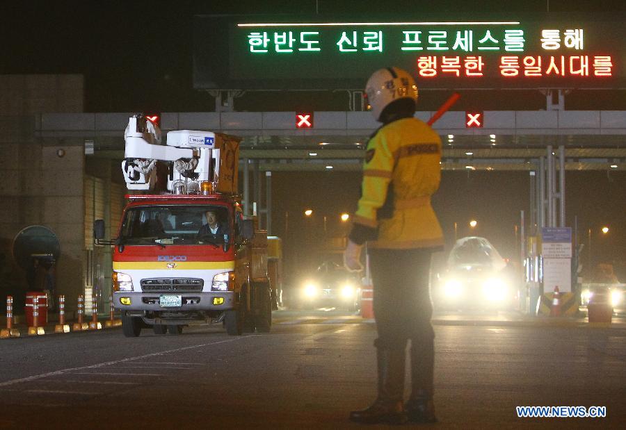 South Korean vehicles carrying South Koreans and fully loaded with goods and products brought back from the Kaesong industrial complex arrive at the customs, immigration and quarantine office in Paju, north of Seoul, South Korea, Tuesday, April 30, 2013. The Democratic People's Republic of Korea (DPRK) on Monday allowed all but seven South Koreans to return home from the Kaesong joint industrial park. The 43 South Koreans had entered the South Korean territory by bus on early morning of April 30. (Xinhua/Yao Qilin)