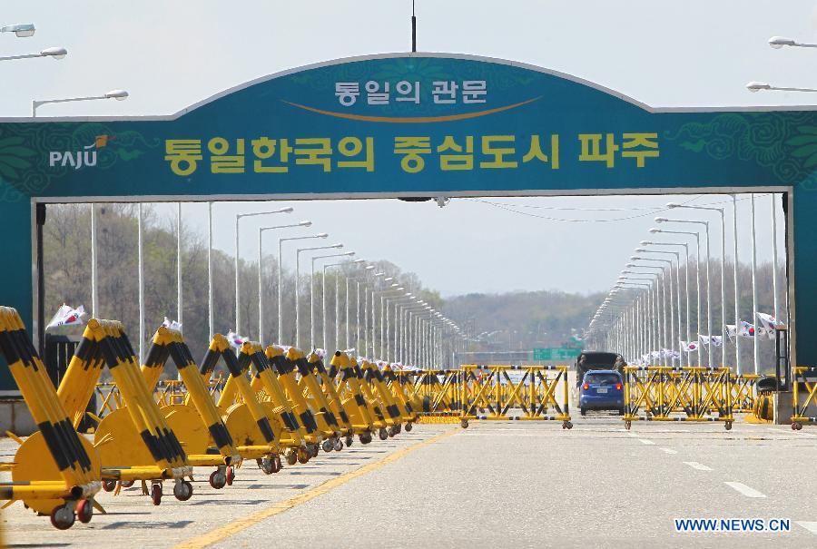 The Grand Unification Bridge, leading to the Kaesong Industrial Complex inside the Democratic People's Republic of Korea (DPRK), is seen in Paju, north of Seoul, South Korea, April 29, 2013. The Democratic People's Republic of Korea (DPRK) on Monday allowed all but seven South Koreans to return home from the Kaesong joint industrial park. The 43 South Koreans had entered the South Korean territory by bus on early morning of April 30. (Xinhua/Yao Qilin)