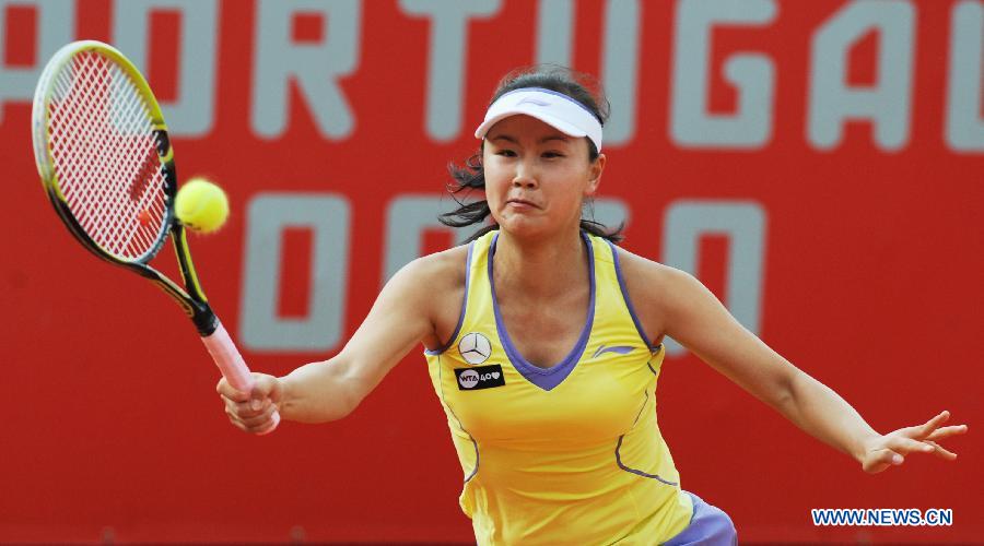 China's Peng Shuai returns the ball during a second round match against Switzerland's Romina Oprandi at the 2013 Portugal Open in Oeiras in the vicinity of capital Lisbon, Portugal, May 1, 2013. Peng lost the match 0-2. (Xinhua/Zhang Liyun)