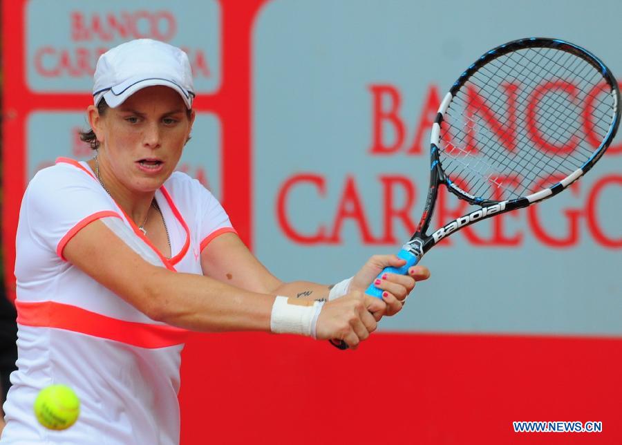 Switzerland's Romina Oprandi returns the ball during a second round match against China's Peng Shuai at the 2013 Portugal Open in Oeiras in the vicinity of capital Lisbon, Portugal, May 1, 2013. Oprandi won the match 2-0. (Xinhua/Zhang Liyun)