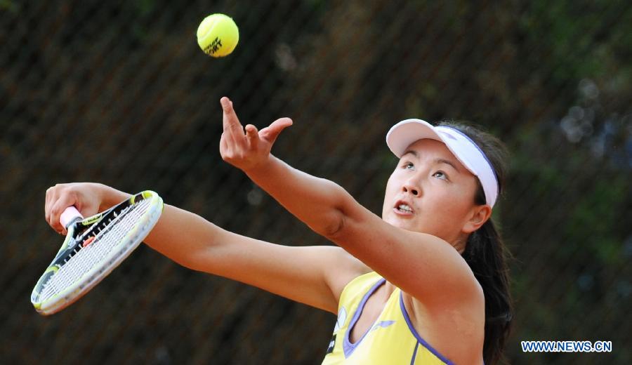 China's Peng Shuai serves the ball during a second round match against Switzerland's Romina Oprandi at the 2013 Portugal Open in Oeiras in the vicinity of capital Lisbon, Portugal, May 1, 2013. Peng lost the match 0-2. (Xinhua/Zhang Liyun)