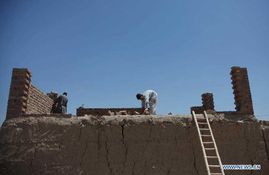 Afghan labors work on the International Labor Day in Kabul, Afghanistan on May 1, 2013. (Xinhua/Ahmad Massoud)