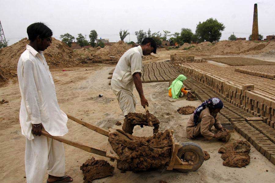 Laborers work at a brick factory on the outskirts of eastern Pakistan's Lahore on May 1, 2013, the International Labor Day which is celebrated worldwide. (Xinhua/Sajjad)