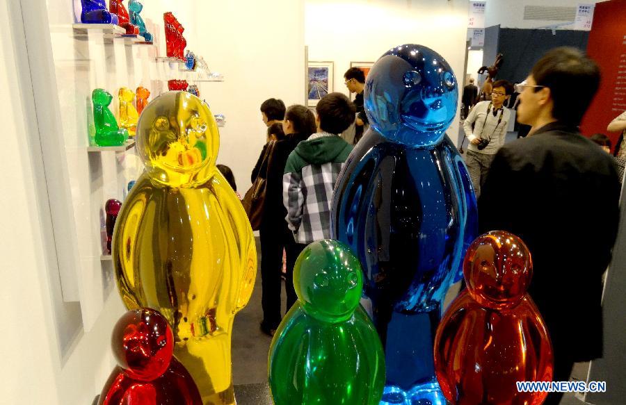 Visitors view sculptures at the Art Beijing 2013 in Beijing, capital of China, May 1, 2013. Opened Wednesday at Agricultural Exhibition Center in Beijing, the annual art fair attracted some 150 participating art organizations. (Xinhua/Li Xin)