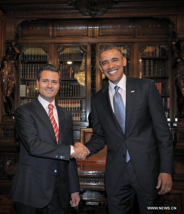 Photo provided by the Mexican Presidency shows Mexican President Enrique Pena Nieto (L) shakes hands with U.S. President Barack Obama during a bilateral meeting at the National Palace in Mexico City, capital of Mexico, on May 2, 2013. Obama visits Mexico to meet with Pena Nieto and analyze matters concerning education, infrastructure, commerce, migration and security, according to the local press. (Xinhua/Mexican Presidency) 
