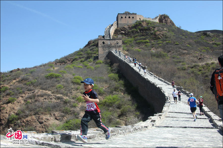 The 2013 International Great Wall Marathon was held in the Jinshanling section of China's Great Wall on May 1. Atheletes from 53 countries and regions took part in the annual sporting event, which was initiated in 2000. Jinshanling Great Wall, located 130 kilometers from downtown Beijing and built in the Ming Dynasty, was a UNESCO Cultural Heritage site and an AAAA scenic attraction.  (China.org.cn/Guo Zhongxing, Wang Jingguang, Yang Dongming, and Zhang Aidong)