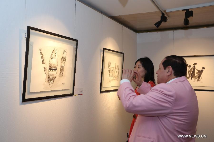 Visitors view works at the Ecuador Art Exposition, an event of the 13th Meet in Beijing Arts Festival in Beijing, capital of China, May 3, 2013. A total of 83 works will be displayed at the exposition that kicked off on Friday. (Xinhua/Pan Siwei)