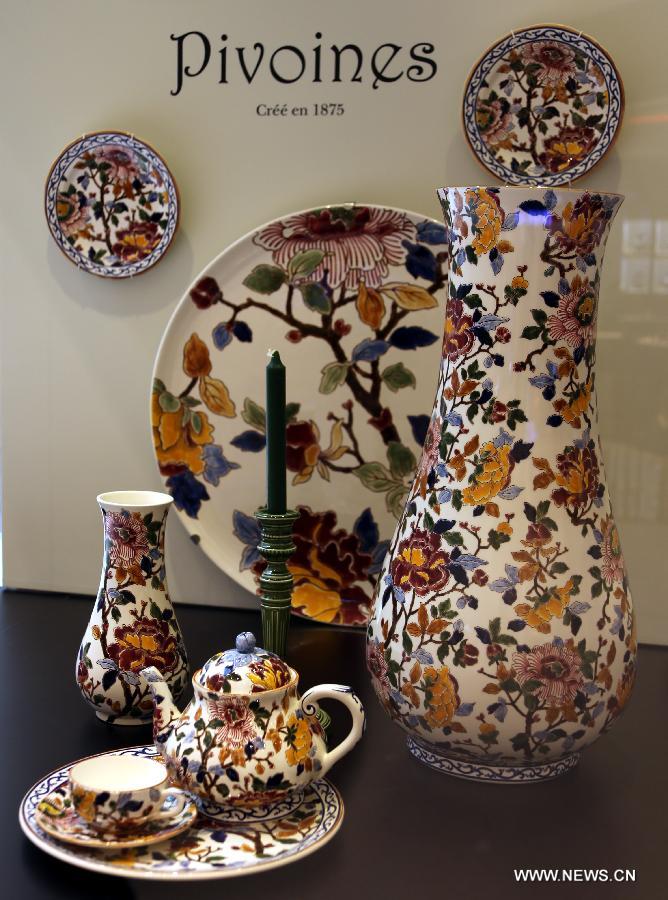 Photo taken on May 4, 2013 shows a set of classic tableware displayed in an exhibition of "Splendour of the French Table" in Hong Kong, south China. As one of the activities of "French May", the exhibition which will last till June 9 presents tableware from leading French historical manufactures and luxury maisons since the 18th century. (Xinhua/Li Peng) 