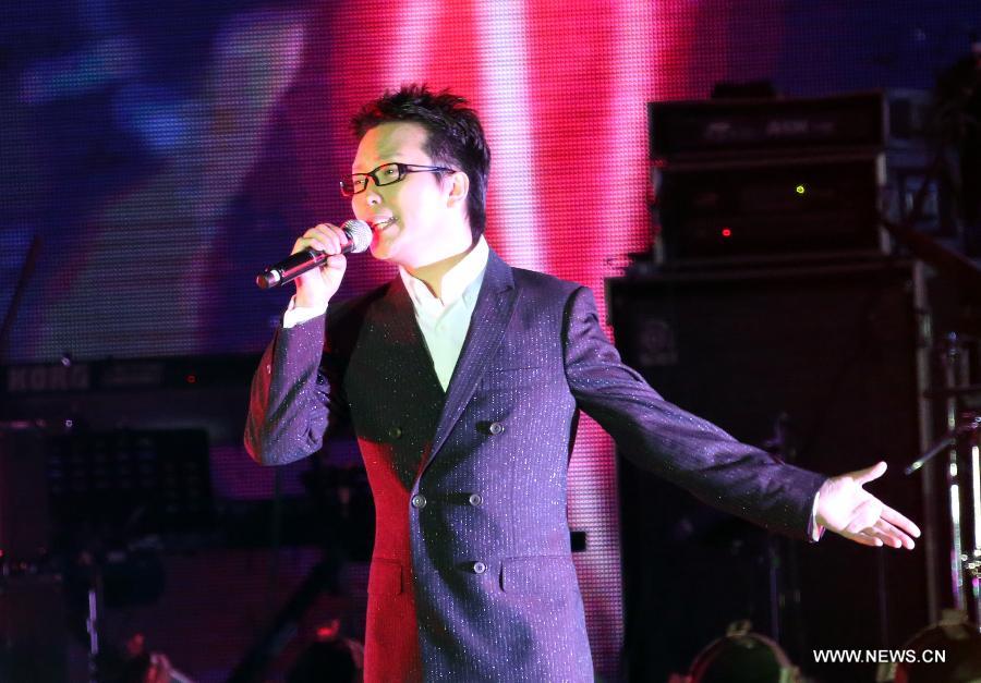 Singer Li Yugang performs during the May 4 Youth Day Music Festival in Hong Kong, south China, May 4, 2013. (Xinhua/Li Peng) 