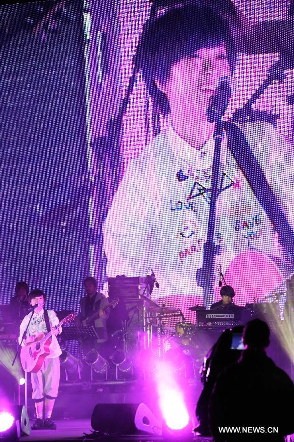 Singer Jing Chang performs during the May 4 Youth Day Music Festival in Hong Kong, south China, May 4, 2013. (Xinhua/Li Peng) 