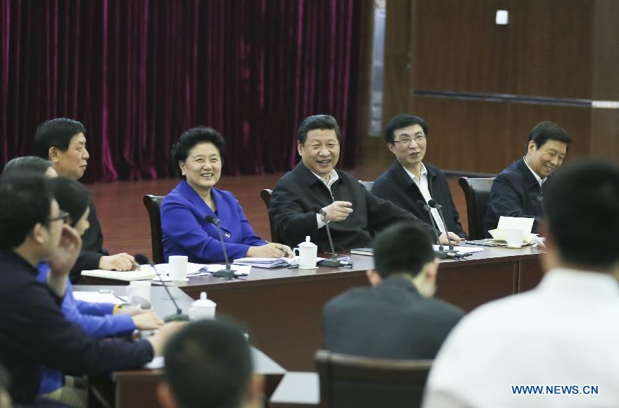 Chinese President Xi Jinping (back, C) talks at a discussion with representatives of model youth to mark the country's Youth Day on Saturday at China Academy of Space Technology in Beijing, capital of China, May 4, 2013. Xi on Saturday called on Chinese young people to contribute to the revitalization of the nation and "hone themselves at grassroots." (Xinhua/Lan Hongguang)
