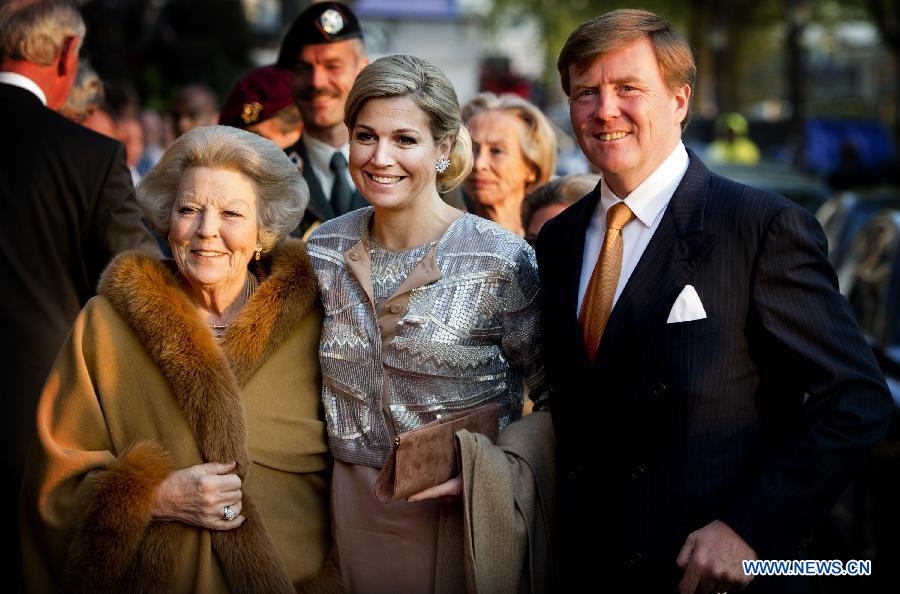 Dutch King Willem-Alexander (R), Queen Maxima (C) and Princess Beatrix arrive to attend the annual concert marking the Liberation Day on May 5, 2013 in Amsterdam. (Xinhua/Robin Utrecht)