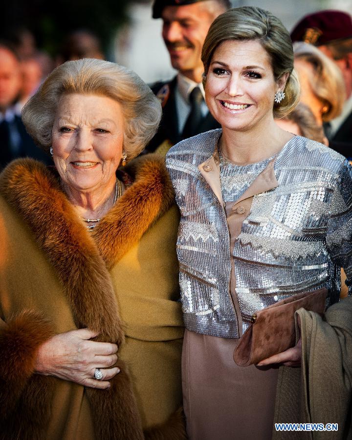 Dutch Queen Maxima (R) and Princess Beatrix arrive to attend the annual concert marking the Liberation Day on May 5, 2013 in Amsterdam. (Xinhua/Robin Utrecht)