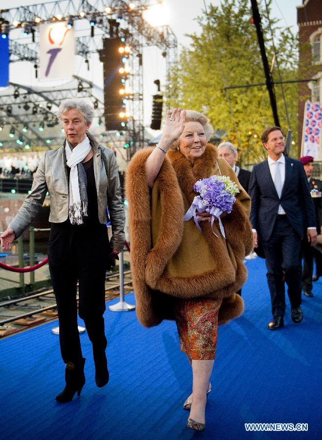 Dutch Princess Beatrix (R) arrives to attend the annual concert marking the Liberation Day on May 5, 2013 in Amsterdam. (Xinhua/Robin Utrecht)
